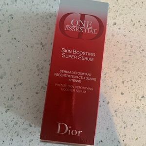 Dior one essential serum New in Box